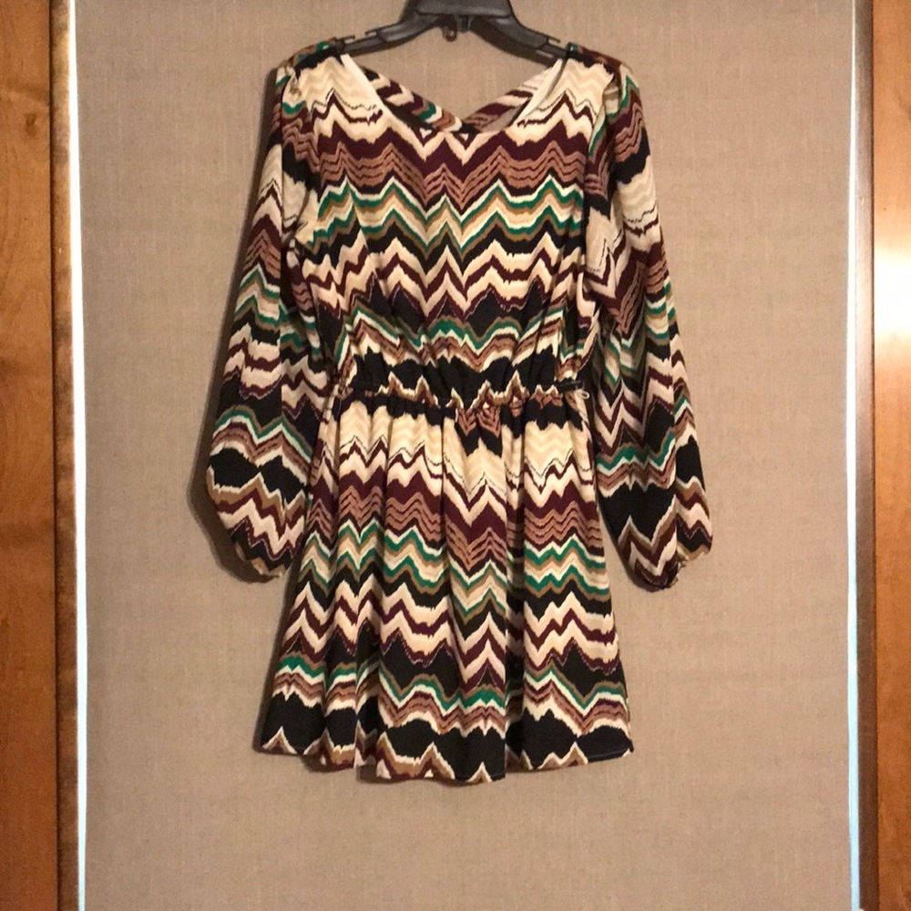 Cute dress, detailed back.